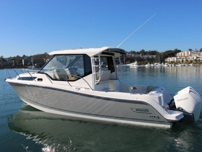 Boston Whaler 325 Conquest Walkaround Cabin