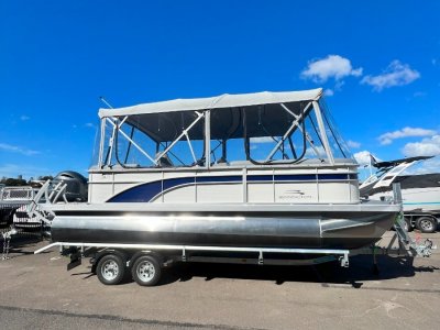 Bennington Pontoon Boat 21 SSR