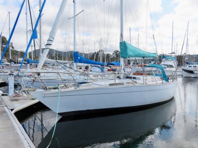 John Pugh 33 Cruising Sloop MANY UPGRADES, WELL EQUIPPED!