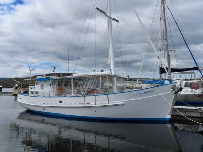 SUPERBLY BUILT CRAY-BOAT STYLE LONG RANGE CRUISER!