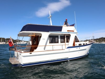 Island Gypsy 36 Flybridge