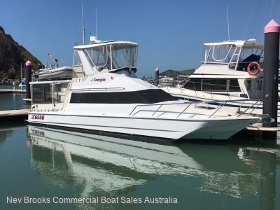 Hydrofield 33 Flybridge