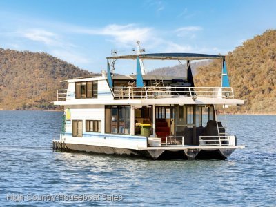 Moonshine Houseboat Holiday Home On Lake Eildon