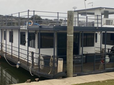 Manitoo is a neat affordable houseboat live aboard