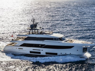 Custom Line Navetta 33