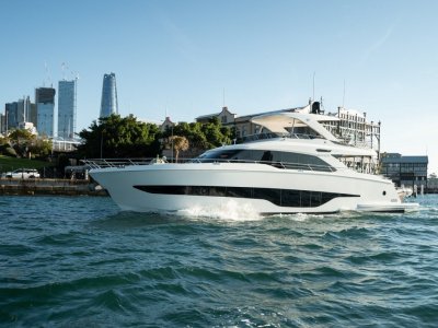 Majesty Yachts 72